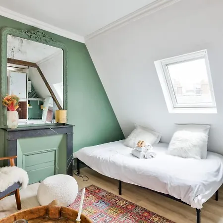 Апартаменты Parisian Near Place De La Republique Париж