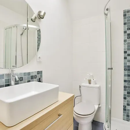 Parisian Near Place De La Republique * Parijs